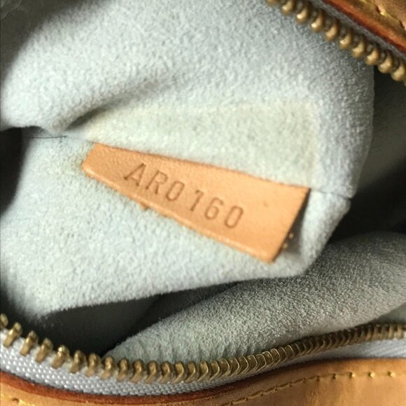 LOUIS VUITTON Pink Monogram Shoulder Bag - Picture 13 of 16